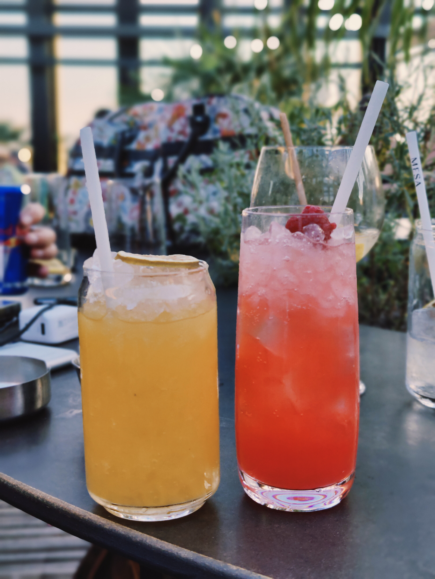 Cocktails Mesa rooftop Lille servis en terrasse avec vue urbaine, boissons fraîches et ambiance décontractée afterwork Lille